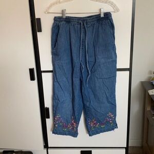 Jane Ashley Women’s Floral Capris